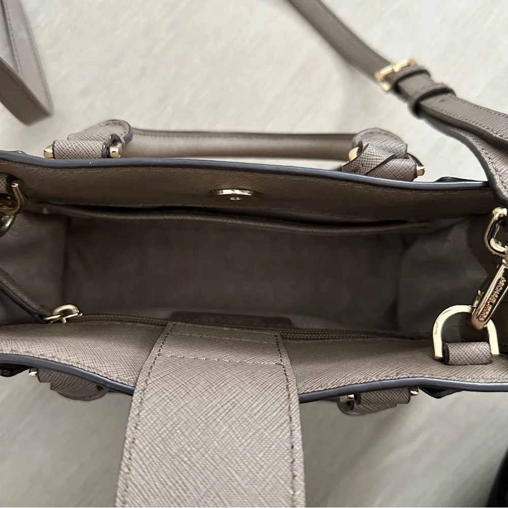 Michael Kors dillon dark Dune, small leather satchel taupe gold accents - Picture 9 of 10